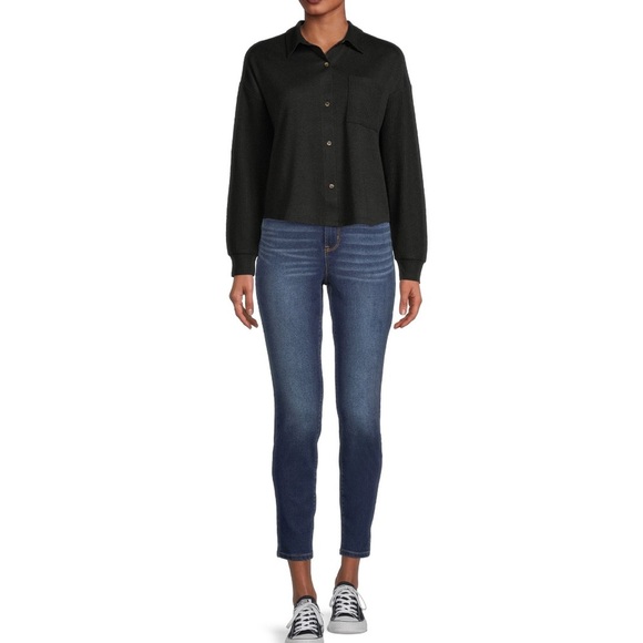 Junior’s Knit Shirt - Picture 2 of 5